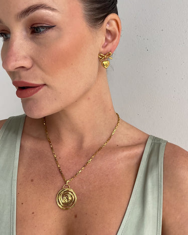 BOW & HEART CHARM STUD EARRINGS 18K GOLD PVD - STUDIO JO STORE